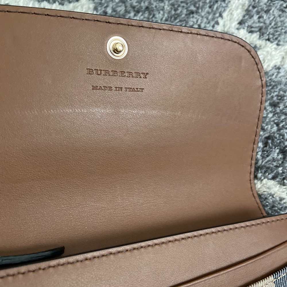 Burberry studded wallet - Picture 2 of 11